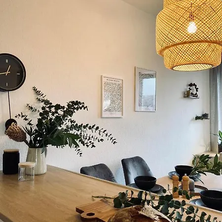 Modernes Apartment Mit Balkon & Highspeed-Wlan