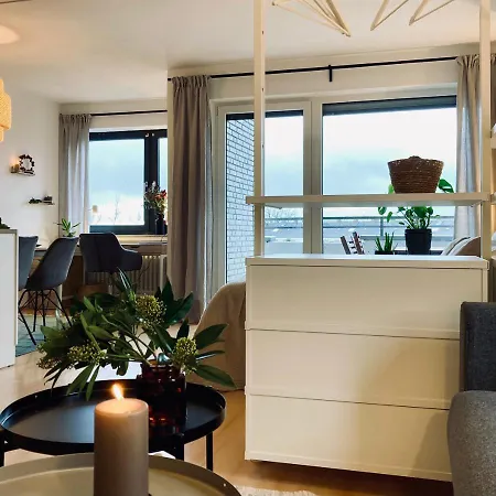 Modernes Apartment Mit Balkon & Highspeed-Wlan 아파트