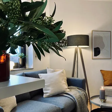 Modernes Apartment Mit Balkon & Highspeed-Wlan 아파트