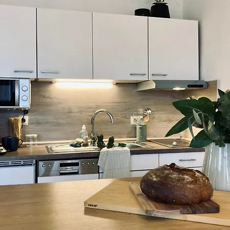 Modernes Apartment Mit Balkon & Highspeed-Wlan 아파트 *