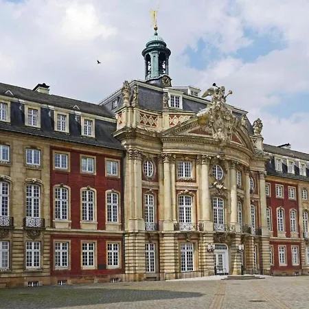 Schickes, Stilvolles Und Helles In Apartment